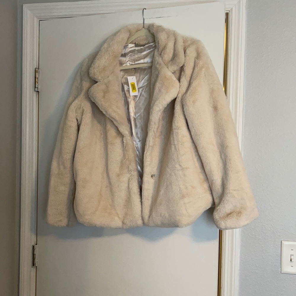 New with tags!! Beautiful Jacket